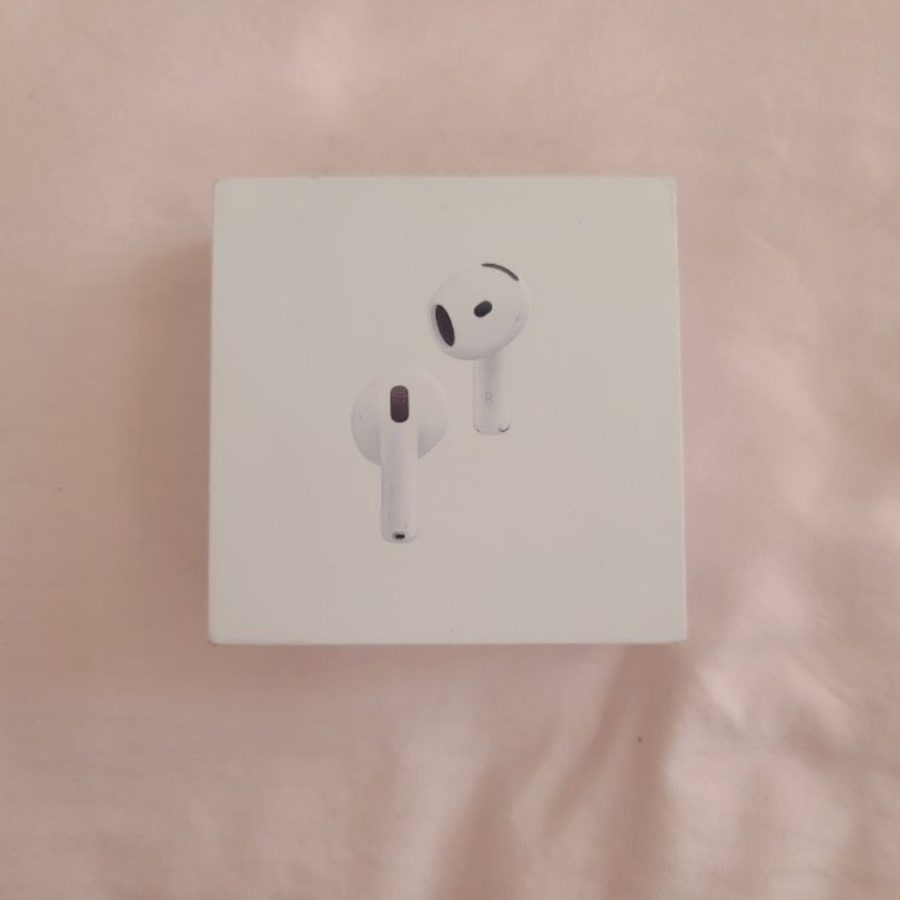 White Wireless Earbuds